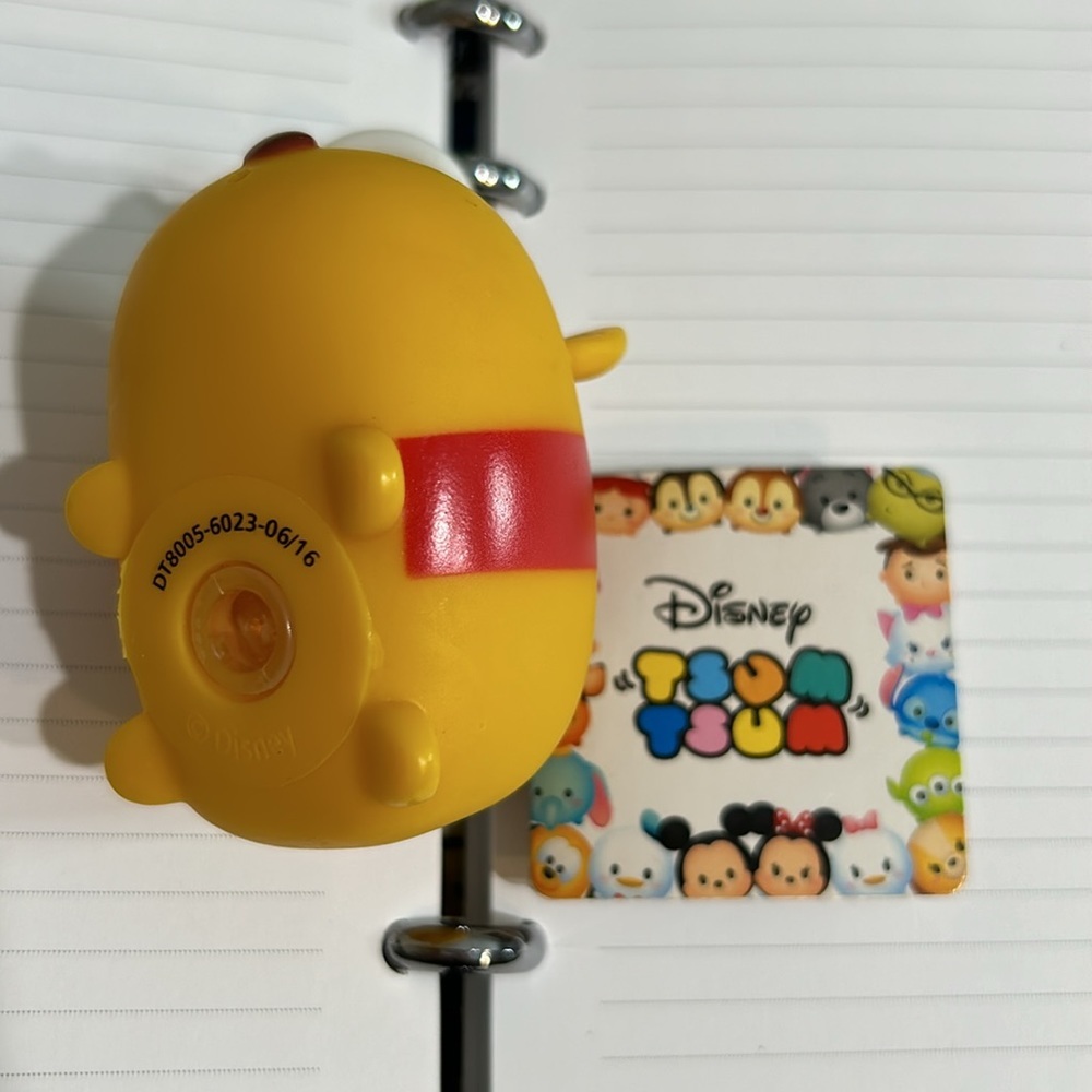 Disney Tsum Tsum - Winnie‎ the Pooh Squeezable Scent Keychain NWT Collectible - Picture 10 of 13